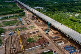 Toàn cảnh Cầu Vĩnh Tuy 2 vượt sông Hồng sau 8 tháng thi công