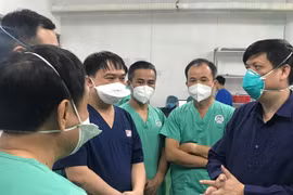 Y bác sĩ tuyến đầu chống COVID-19 được hưởng chế độ như nào?