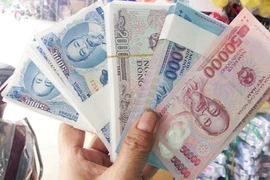 Đổi tiền lẻ kiếm phần chênh lệch trong ngày Tết có bị xử phạt?