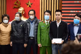 Bé 3 tuổi rơi từ tầng 12A chung cư: Bố cháu bé nói gì?