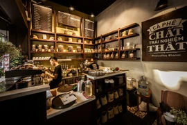 Khi nào nhà hàng, quán cà phê ở Hà Nội được mở cửa trở lại?