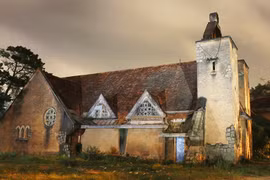 Bí ẩn câu chuyện ma mị quanh nhà nguyện bị bỏ hoang 