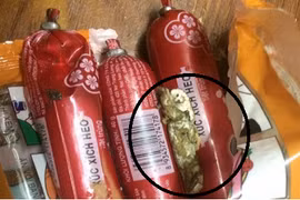 2,2 tấn xúc xích có hàng lỗi, Vissan không thể nói “bán hết” là xong