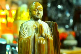 Mãn nhãn pho tượng làm từ gỗ hóa ngọc siêu hiếm