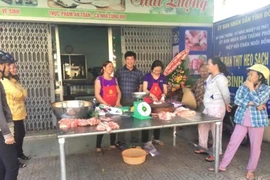 Kéo nhau đi mua thịt heo giá rẻ 40.000 đồng/kg