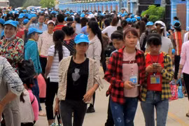 Không được để xe trong công ty, 8.000 công nhân đình công