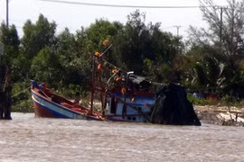 Nạn nhân kể lại phút hãi hùng vụ tàu lật trong Lễ hội Nghinh Ông