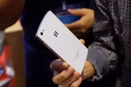 Siêu phẩm Bphone 2 “cháy hàng” trong ngày đầu ra mắt?
