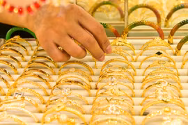 Giá vàng liên tiếp lập đỉnh, bao giờ NHNN vào cuộc?