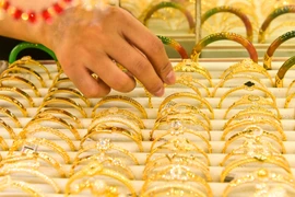 Giá vàng liên tiếp lập đỉnh, bao giờ NHNN vào cuộc?