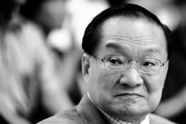 Hình ảnh đời thường đáng nhớ của "võ lâm minh chủ" Kim Dung