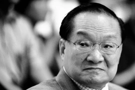 Hình ảnh đời thường đáng nhớ của "võ lâm minh chủ" Kim Dung