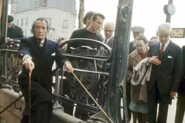 22 bức ảnh đáng kinh ngạc về quá khứ của người nổi tiếng