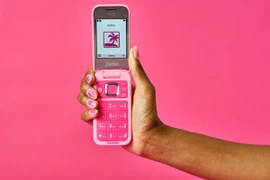 HMD ra mắt Barbie Phone có gì hấp dẫn?