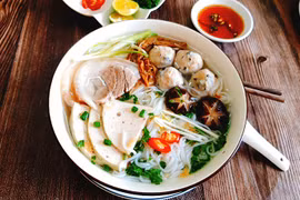 Ai nên hạn chế ăn bún vào buổi sáng dù thích đến mấy?