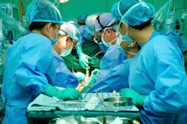 Chia đôi lá gan của người chết não, cứu sống 2 bệnh nhân