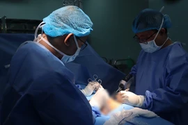 Nam thanh niên 24 tuổi bị cây cơ bida đâm xuyên "của quý"