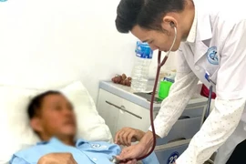 Gặp biến chứng nặng vì tự ý bỏ thuốc tiểu đường, uống nhiều rượu