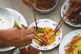 Thói quen sử dụng nước mắm "âm thầm" gây hại gan, thận, cần loại bỏ ngay