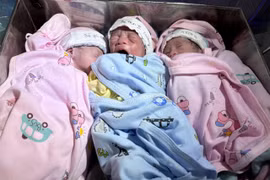 Sản phụ 40 tuổi sinh 3 hiếm gặp, 100.000 ca mới có 1 ca