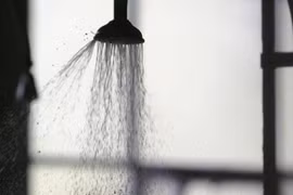 Tắm khuya tăng nguy cơ đột quỵ