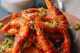 Hôm nay ăn gì: Lạ miệng với tôm rang muối ngon giòn, đậm vị, dễ làm