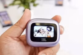 JBL ra mắt Live Beam 3 với phiên bản hộp sạc có màn hình