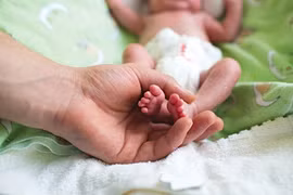 Cấp cứu thành công trẻ đẻ rơi tại nhà non tháng, bị suy hô hấp