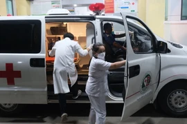 15 học sinh TP HCM nhập viện cấp cứu sau khi ăn sushi, bánh mì