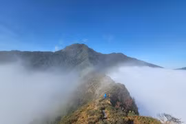 Thưởng ngoạn 3 "sống lưng khủng long" hùng vĩ nhất miền Bắc