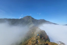 Thưởng ngoạn 3 "sống lưng khủng long" hùng vĩ nhất miền Bắc