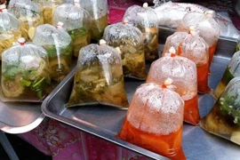 Sai lầm phổ biến khi dùng túi nilon âm thầm tàn phá sức khỏe 