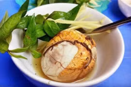 Trứng vịt lộn bổ dưỡng, cần lưu ý gì khi ăn để không hại sức khỏe?