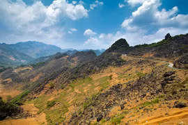 Thưởng ngoạn vẻ đẹp hùng vĩ của cao nguyên đá Đồng Văn