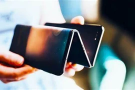 Huawei sắp ra mắt smartphone màn hình gập ba, Samsung có lo ngại?