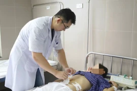 Suýt mất mạng vì... tự thụt tháo đại tràng để trẻ hóa, giảm cân