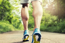 Lưu ý cần nhớ đảm bảo an toàn sức khỏe khi đi bộ trong nắng nóng