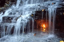 Bí ẩn "ngọn lửa vĩnh cửu" độc nhất vô nhị bên dòng thác ở Mỹ