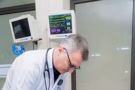 Đau ngực dữ dội... cảnh báo căn bệnh nguy hiểm không nên chủ quan