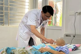 Làm việc tiếp xúc với đất, bùn nhiễm khuẩn, người đàn ông mắc bệnh Whitmore