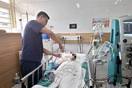 Uống thuốc nam không rõ nguồn gốc, người phụ nữ hôn mê, suy gan cấp