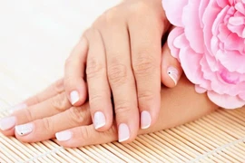 Bí quyết chăm sóc móng tay mùa hanh khô