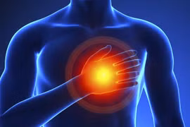 Đang chơi cầu lông, người đàn ông đột ngột ngừng tim