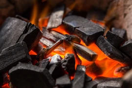 Rét đậm, khuyến cáo người dân không dùng bếp than sưởi ấm trong phòng kín