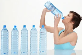 Tác hại tiềm ẩn của việc uống quá nhiều nước đối với cơ thể