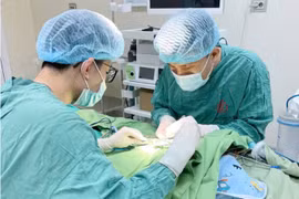 Trẻ sơ sinh 26 ngày tuổi suýt hoại tử buồng trứng do... thoát bị bẹn