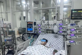 Cứu sống thành công bé trai bị viêm cơ tim tối cấp