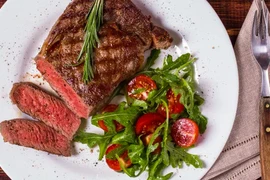 Dấu hiệu "tố cáo" bạn đang tiêu thụ quá nhiều thịt đỏ