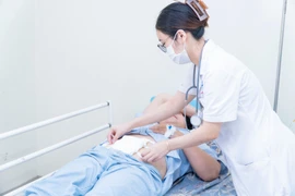 Đau bụng không đi khám, người phụ nữ bị phát hiện mắc... ung thư buồng trứng