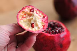 Tưởng thứ bỏ đi nhưng vỏ lựu lại mang công dụng tuyệt vời đối sức khỏe